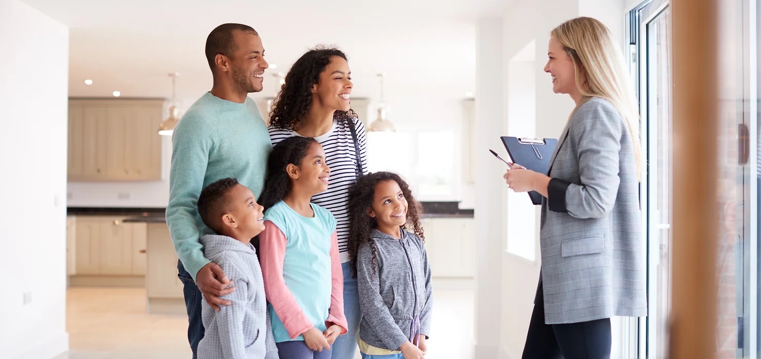realtor talking to a family